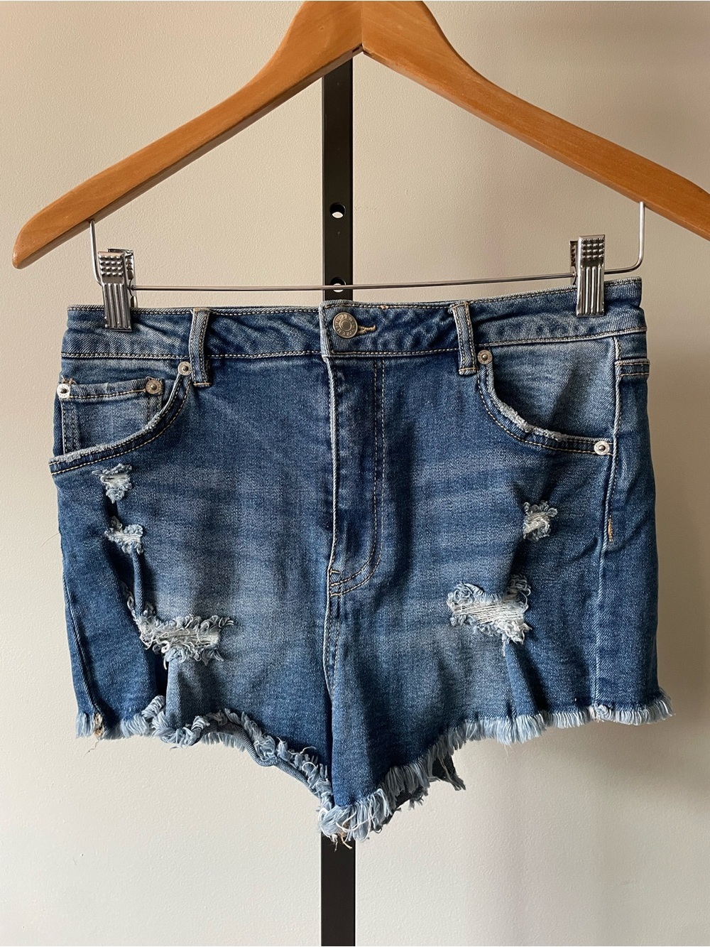 Love Tree Distressed Denim Jean Shorts High Rise Size Large NWOT